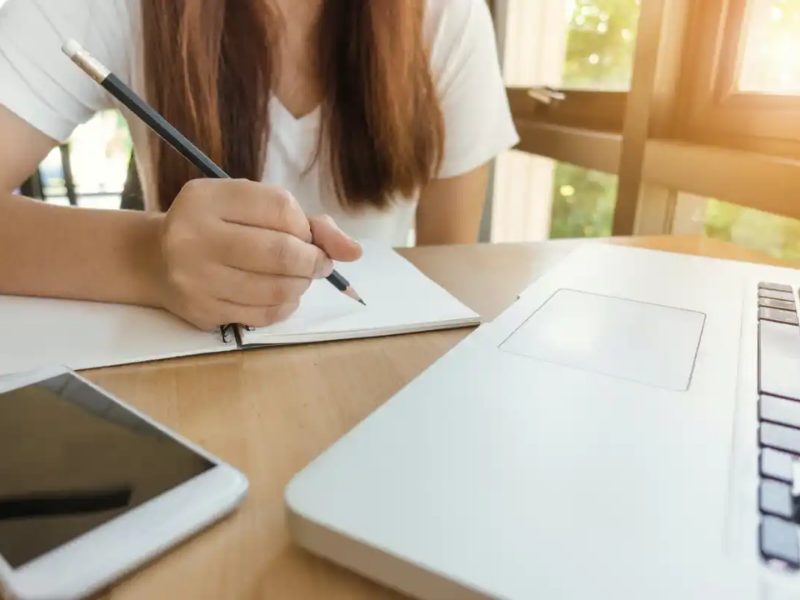 nghiên cứu sinh tiến sĩ tại anh